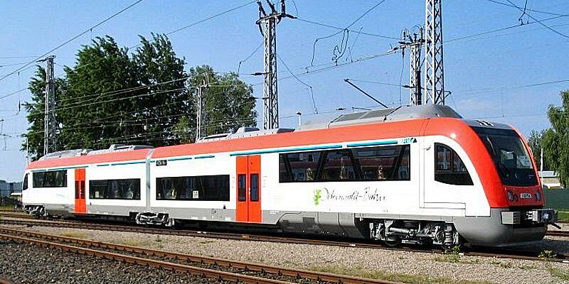 Schrägansicht der Odenwaldbahn mit dem Drachen Sigi.