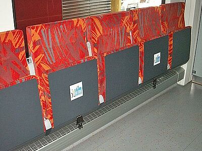 Vergrößerte Ansicht: hochgeklappte Sitze im Mehrzweckbereich