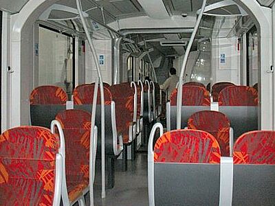 Vergrößerte Ansicht: Innenansicht mit Sitzreihen